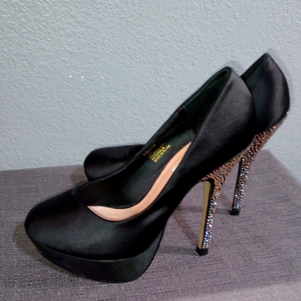 Women's Statement Pumps (black) size 8 - NWT